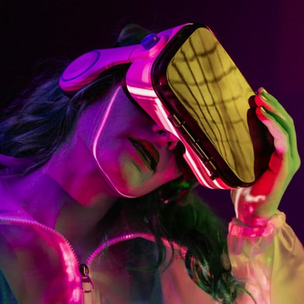 young-woman-having-vr-experience-H557BJE